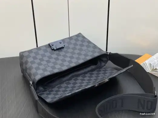 LOUIS Messenger S-Cape VUITTON 0323